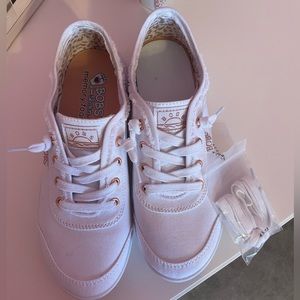 BOBS from Skechers White Sneakers Classic Low-Top Design